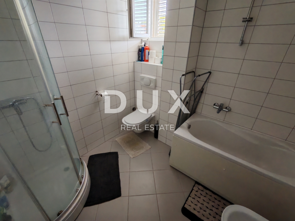 ZADAR, BORIK - Appartamento duplex completamente arredato con una splendida vista sul mare!