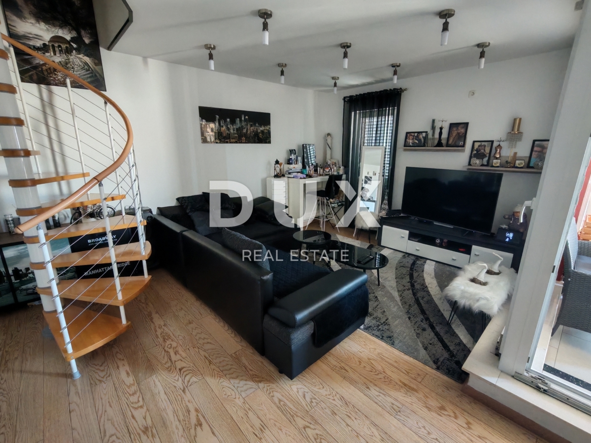ZADAR, BORIK - Appartamento duplex completamente arredato con una splendida vista sul mare!