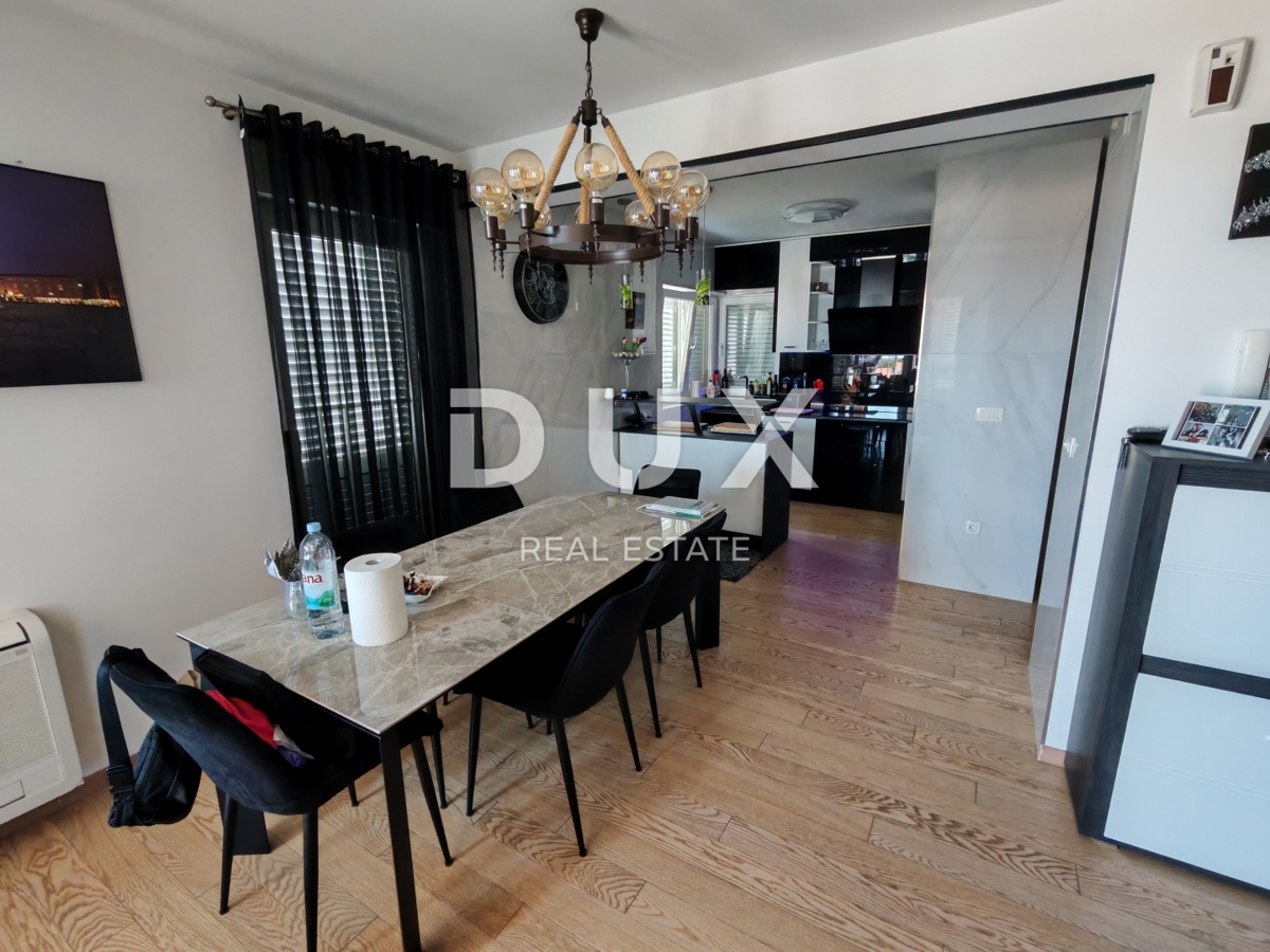 ZADAR, BORIK - Appartamento duplex completamente arredato con una splendida vista sul mare!