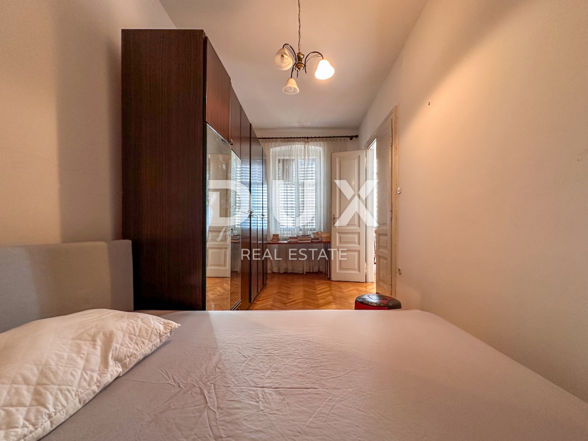 RIJEKA, CENTRO - elegante appartamento con 4 camere da letto e 3 balconi nel centro città