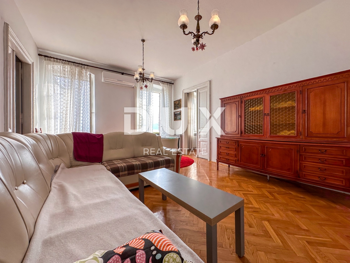 RIJEKA, CENTRO - elegante appartamento con 4 camere da letto e 3 balconi nel centro città