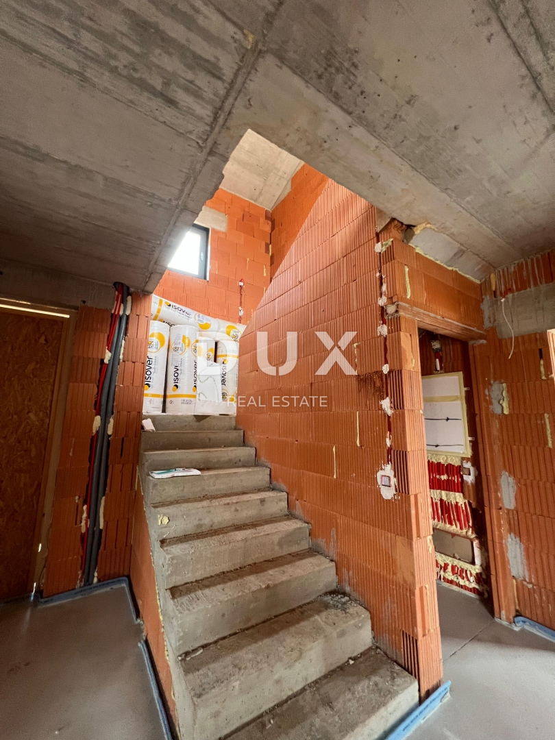 ISTRIA, SVETVINČENAT - La villa dei tuoi sogni con piscina, jacuzzi e vista mozzafiato!