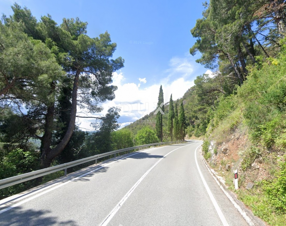 PLOMIN - terreno agricolo di 28000 m2 con un edificio progettato di 55 m2, a 300 m dal mare