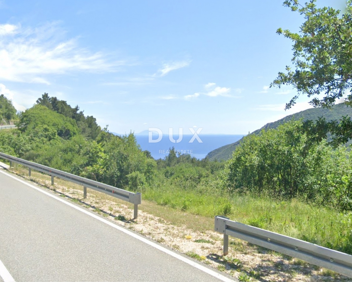 PLOMIN - terreno agricolo di 28000 m2 con un edificio progettato di 55 m2, a 300 m dal mare