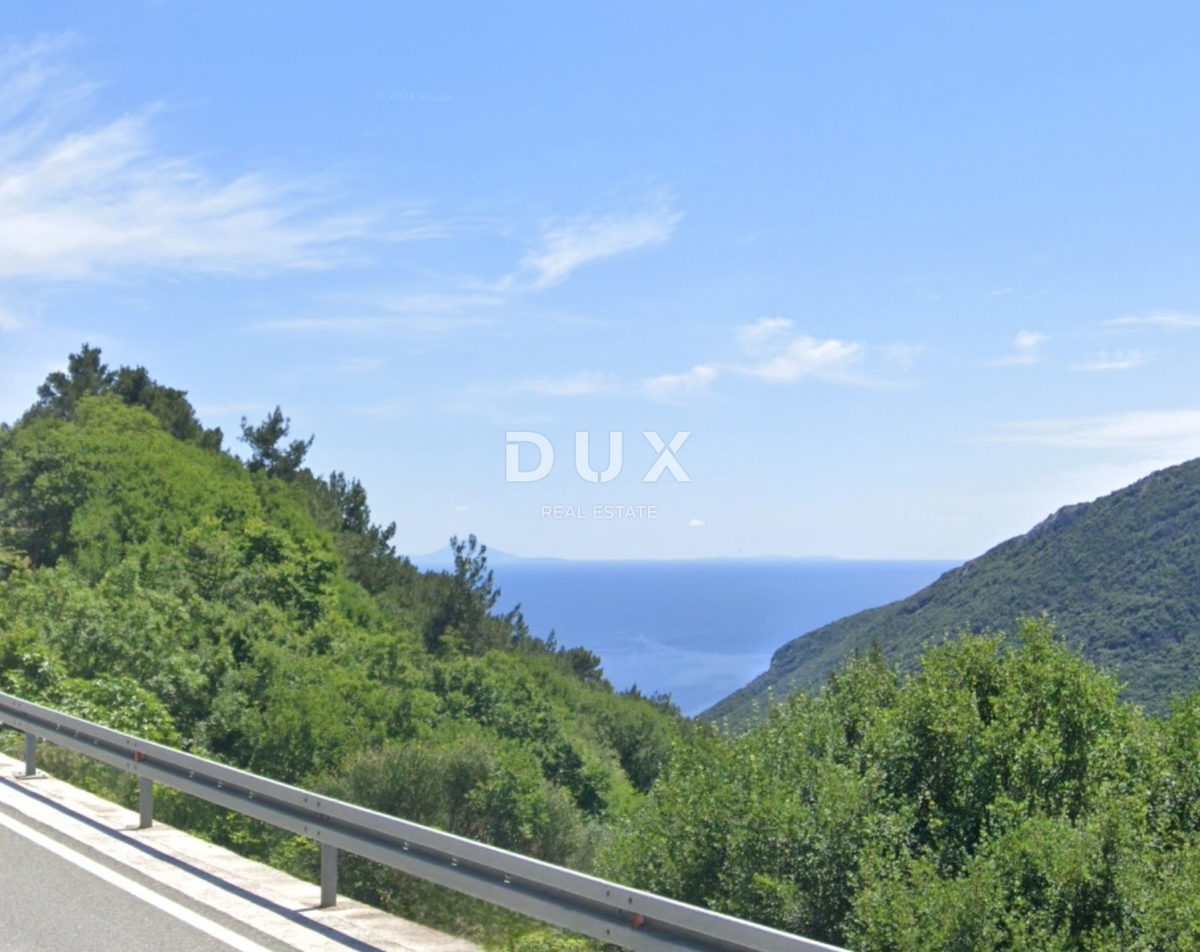 PLOMIN - terreno agricolo di 28000 m2 con un edificio progettato di 55 m2, a 300 m dal mare