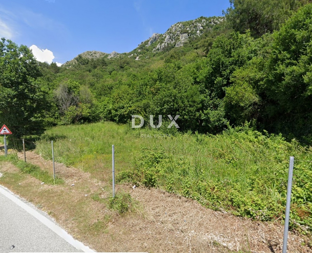 PLOMIN - terreno agricolo di 28000 m2 con un edificio progettato di 55 m2, a 300 m dal mare