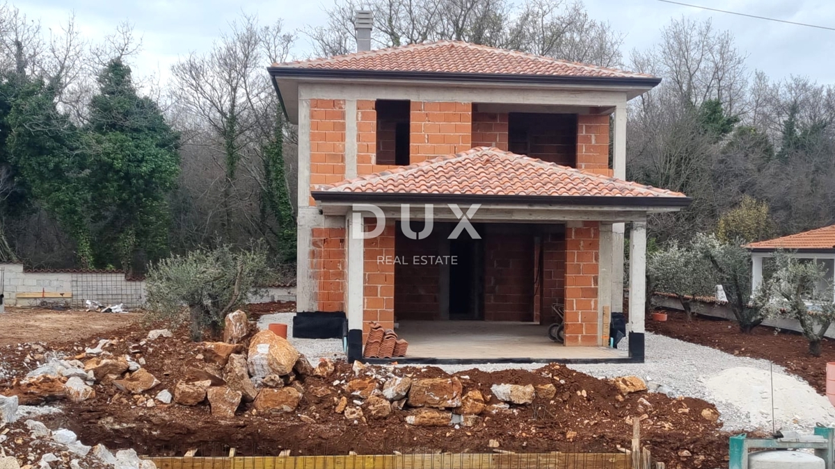 ISTRIA, PARENZO - Casa con piscina in costruzione