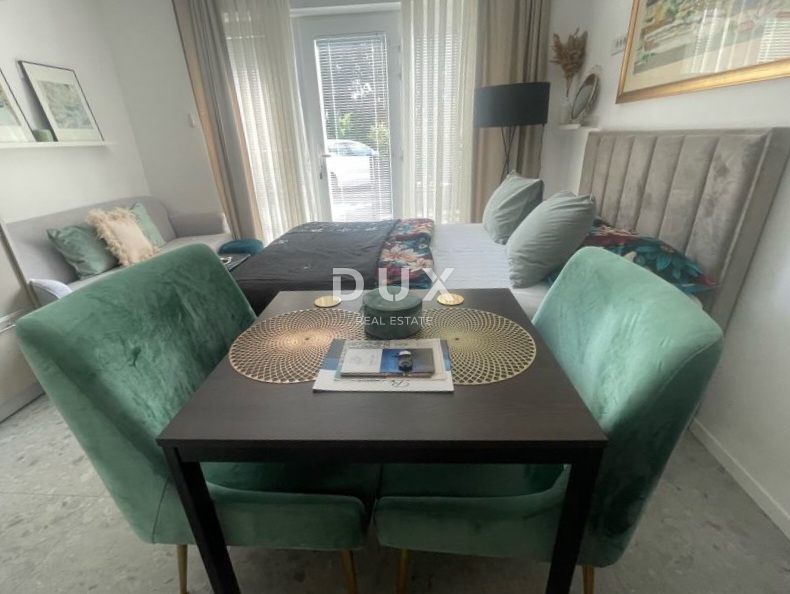 ABBAZIA, CENTRO - Monolocale 31m2 con vista mare e piscina ad uso esclusivo