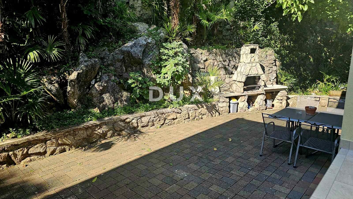 ABBAZIA, CENTRO - Monolocale 31m2 con vista mare e piscina ad uso esclusivo