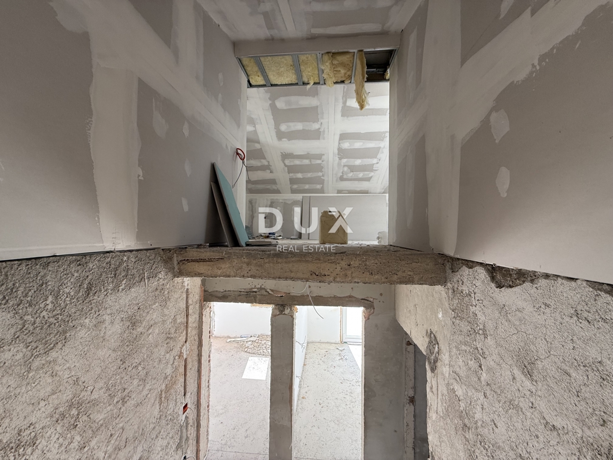 RIJEKA, KOSTRENA - Casa indipendente 4 camere da letto + soggiorno - piscina, giardino e vista!