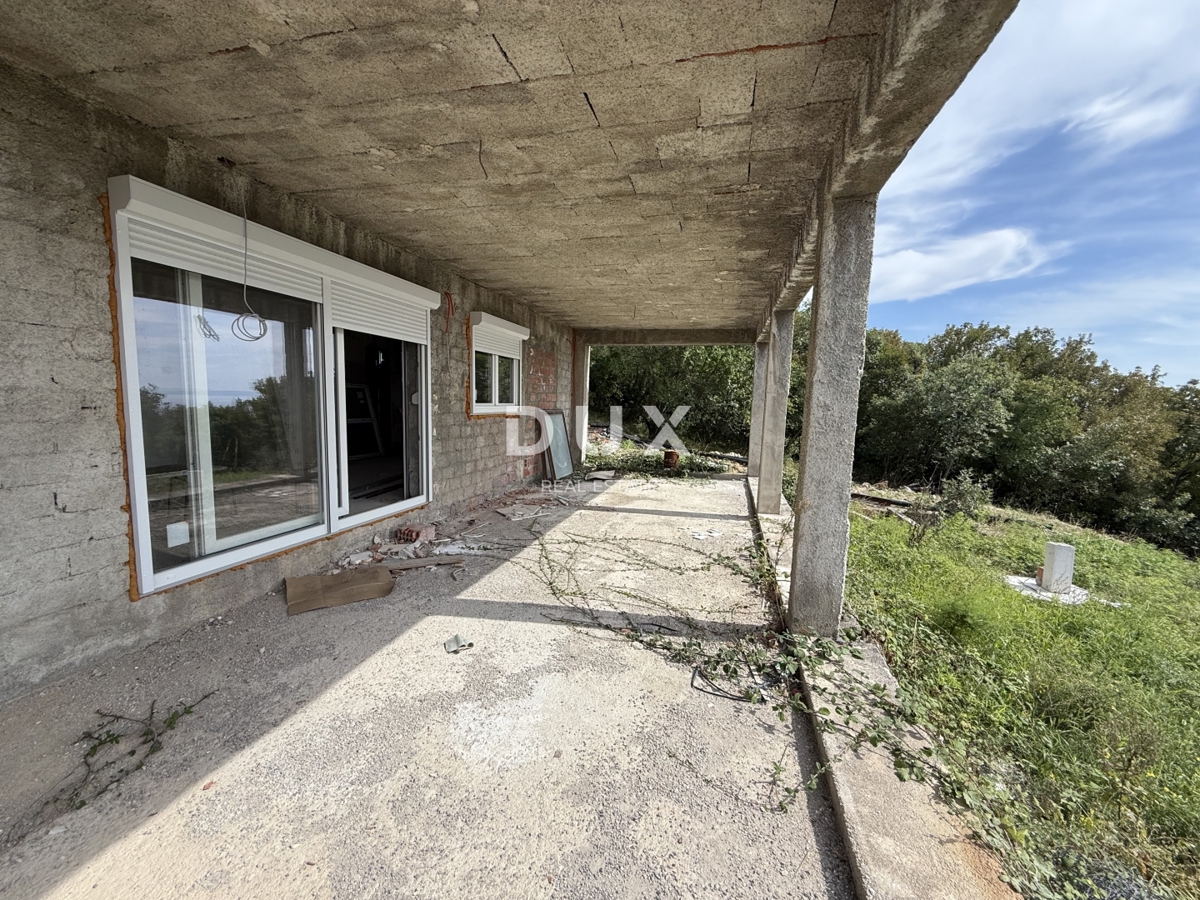 RIJEKA, KOSTRENA - Casa indipendente 4 camere da letto + soggiorno - piscina, giardino e vista!