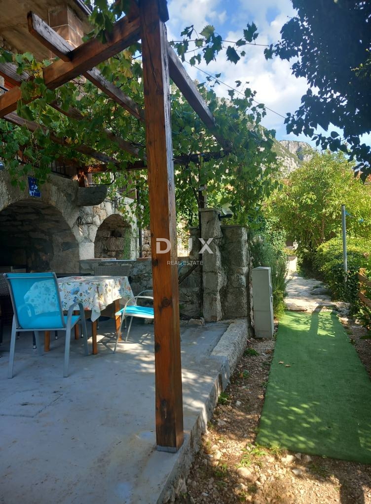 CRIKVENICA, BELGRADO - casa con due appartamenti con vista mare + cortile + casa da ristrutturare! OCCASIONE!!!