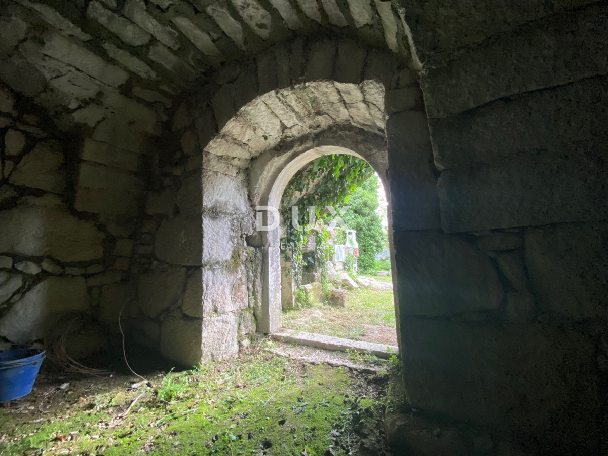 CRIKVENICA, BELGRADO - casa con due appartamenti con vista mare + cortile + casa da ristrutturare! OCCASIONE!!!