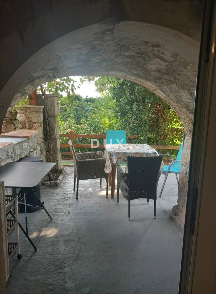 CRIKVENICA, BELGRADO - casa con due appartamenti con vista mare + cortile + casa da ristrutturare! OCCASIONE!!!