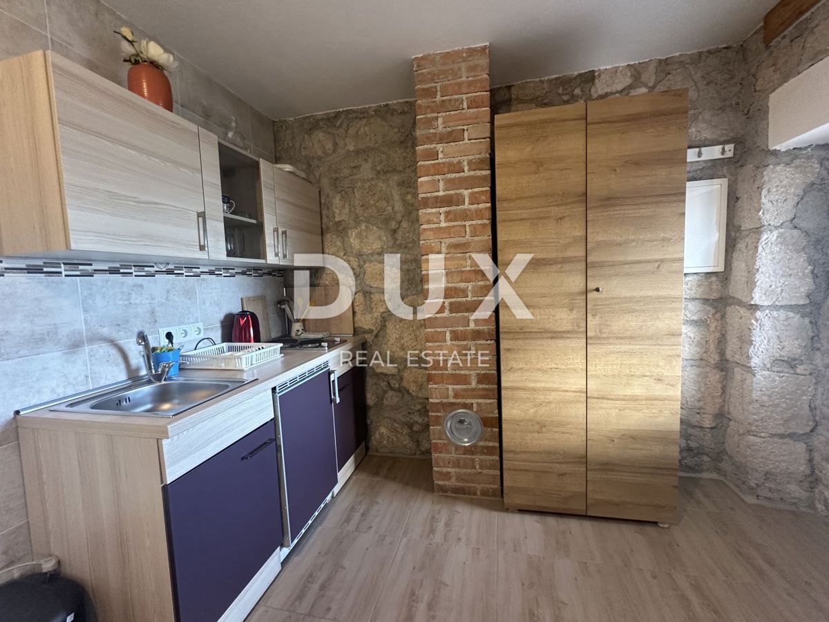 CRIKVENICA, BELGRADO - casa con due appartamenti con vista mare + cortile + casa da ristrutturare! OCCASIONE!!!