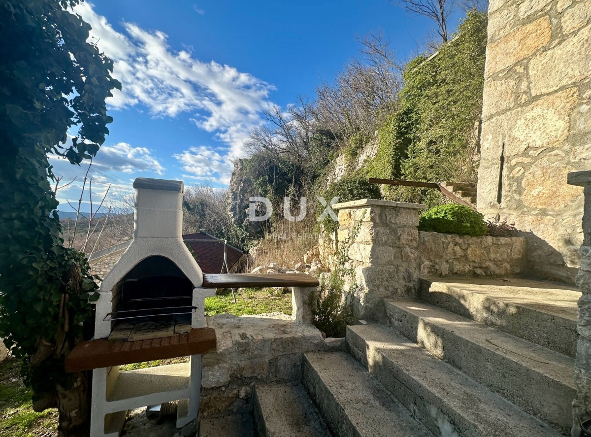 CRIKVENICA, BELGRADO - casa con due appartamenti con vista mare + cortile + casa da ristrutturare! OCCASIONE!!!