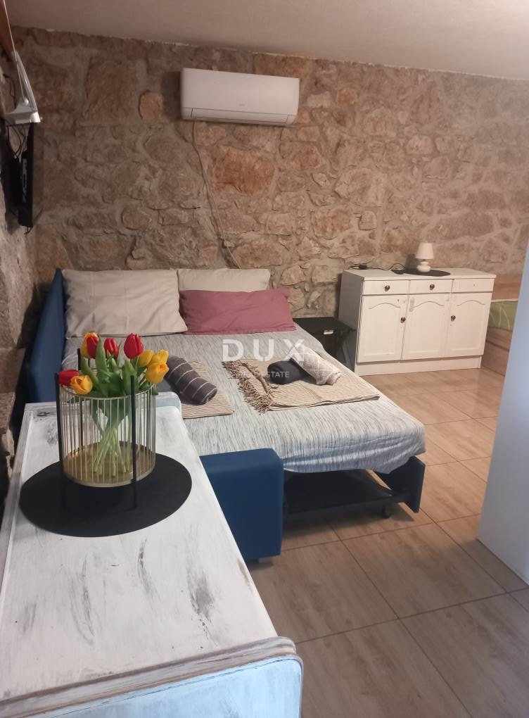 CRIKVENICA, BELGRADO - casa con due appartamenti con vista mare + cortile + casa da ristrutturare! OCCASIONE!!!