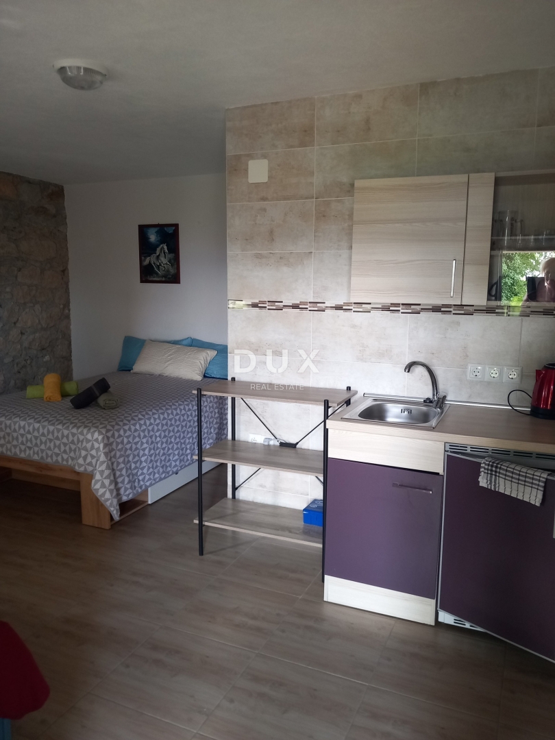 CRIKVENICA, BELGRADO - casa con due appartamenti con vista mare + cortile + casa da ristrutturare! OCCASIONE!!!