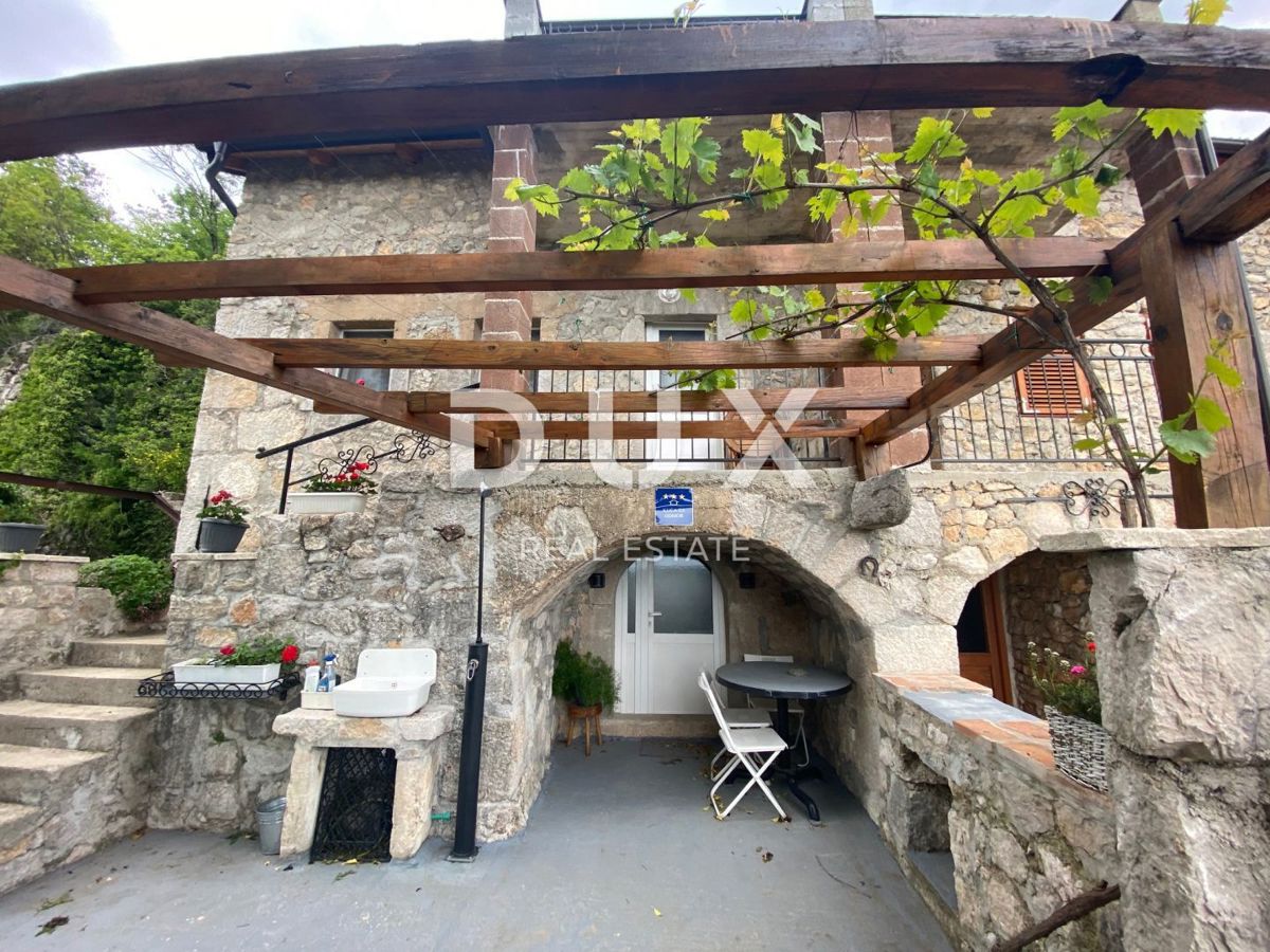 CRIKVENICA, BELGRADO - casa con due appartamenti con vista mare + cortile + casa da ristrutturare! OCCASIONE!!!