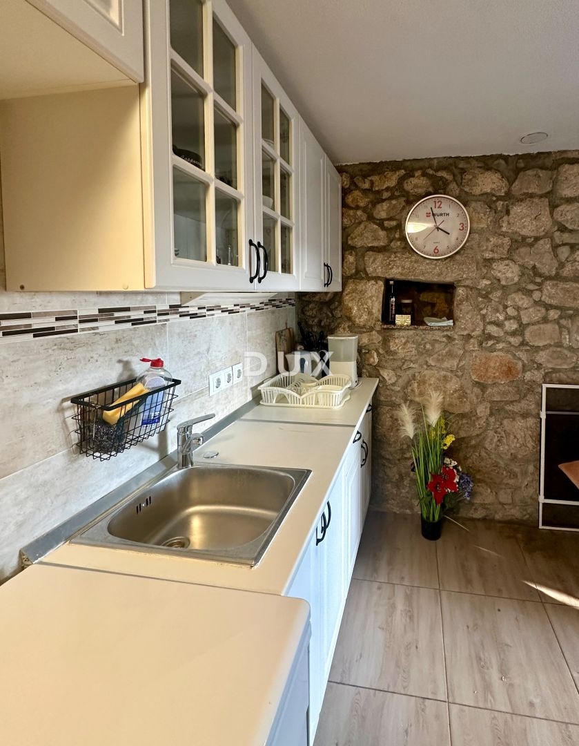 CRIKVENICA, BELGRADO - casa con due appartamenti con vista mare + cortile + casa da ristrutturare! OCCASIONE!!!