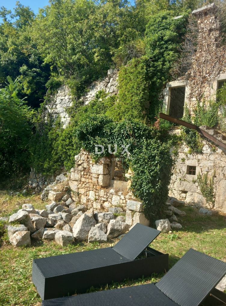 CRIKVENICA, BELGRADO - casa con due appartamenti con vista mare + cortile + casa da ristrutturare! OCCASIONE!!!