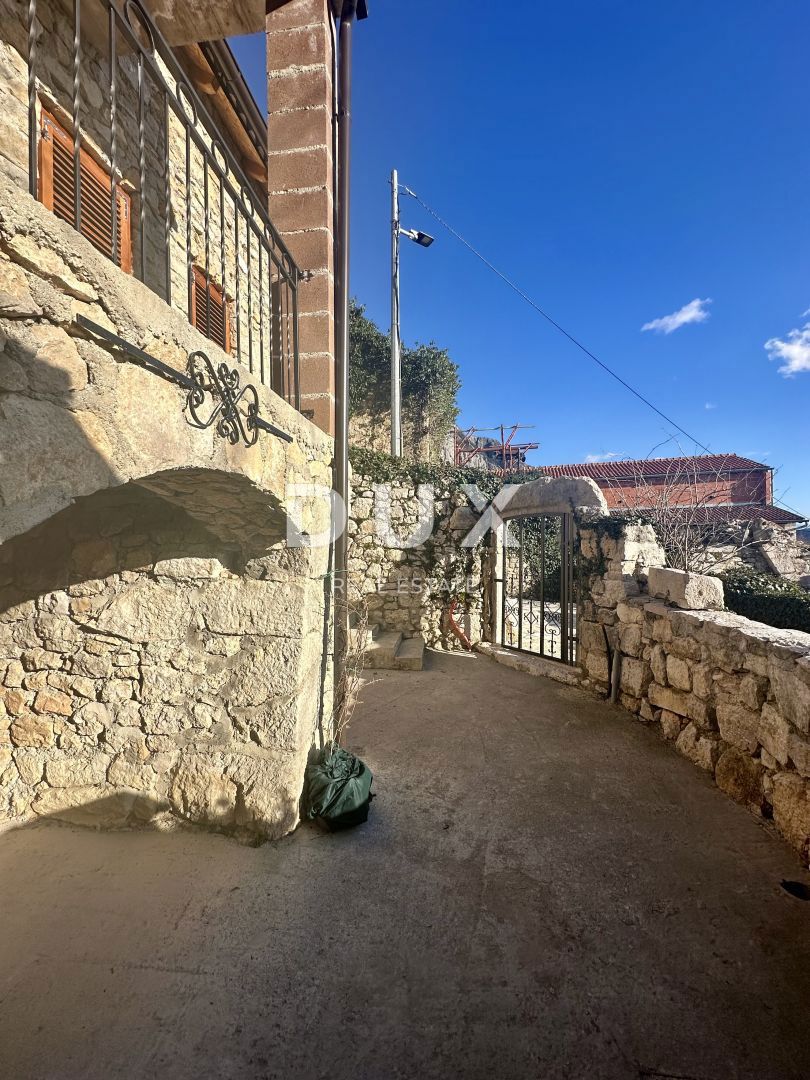 CRIKVENICA, BELGRADO - casa con due appartamenti con vista mare + cortile + casa da ristrutturare! OCCASIONE!!!