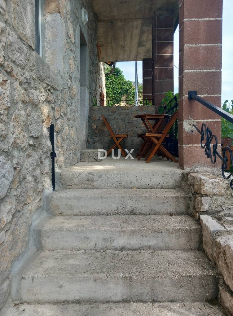 CRIKVENICA, BELGRADO - casa con due appartamenti con vista mare + cortile + casa da ristrutturare! OCCASIONE!!!