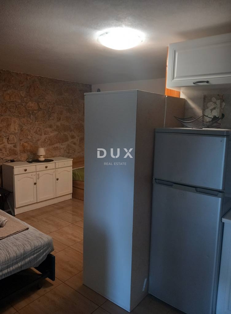 CRIKVENICA, BELGRADO - casa con due appartamenti con vista mare + cortile + casa da ristrutturare! OCCASIONE!!!