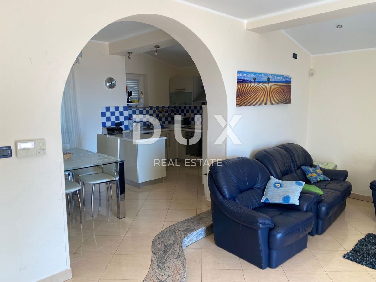 KRALJEVICA, ŠMRIKA - casa indipendente con piscina, garage, giardino e vista mare! OPPORTUNITÀ!