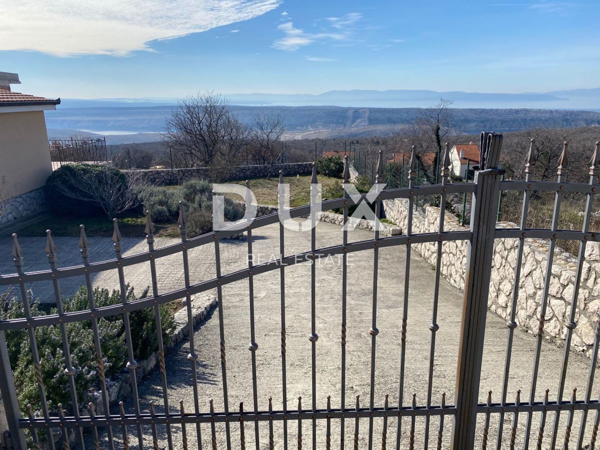 KRALJEVICA, ŠMRIKA - casa indipendente con piscina, garage, giardino e vista mare! OPPORTUNITÀ!
