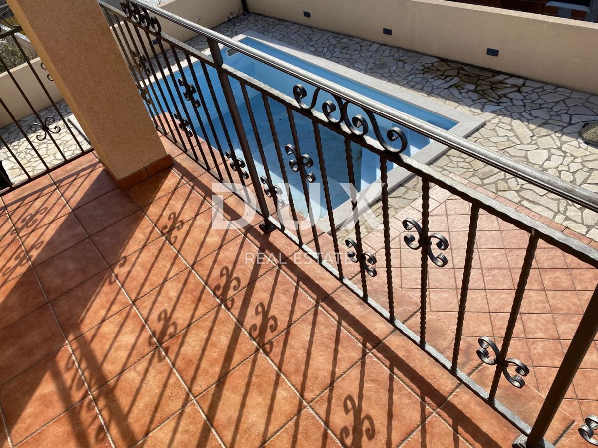 KRALJEVICA, ŠMRIKA - casa indipendente con piscina, garage, giardino e vista mare! OPPORTUNITÀ!