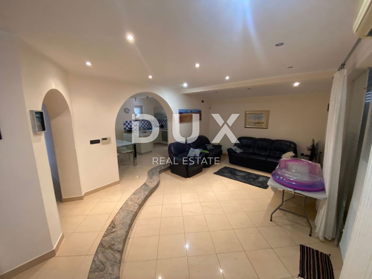 KRALJEVICA, ŠMRIKA - casa indipendente con piscina, garage, giardino e vista mare! OPPORTUNITÀ!