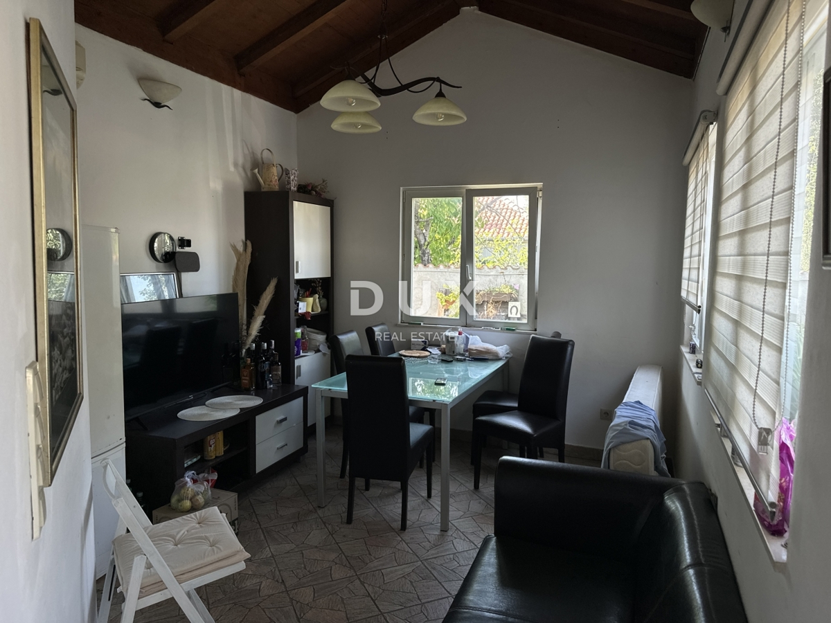 ZADAR, MURVICA – Casa a un piano in posizione privilegiata, terreno di 600 m²