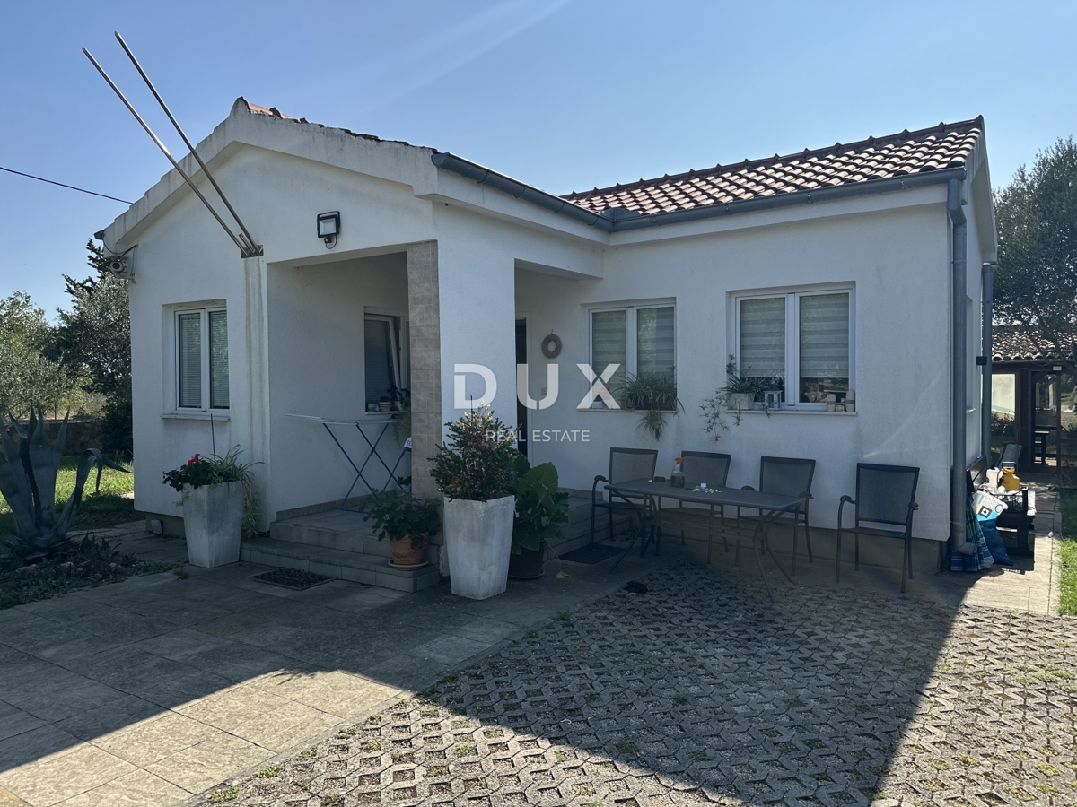 ZADAR, MURVICA – Casa a un piano in posizione privilegiata, terreno di 600 m²