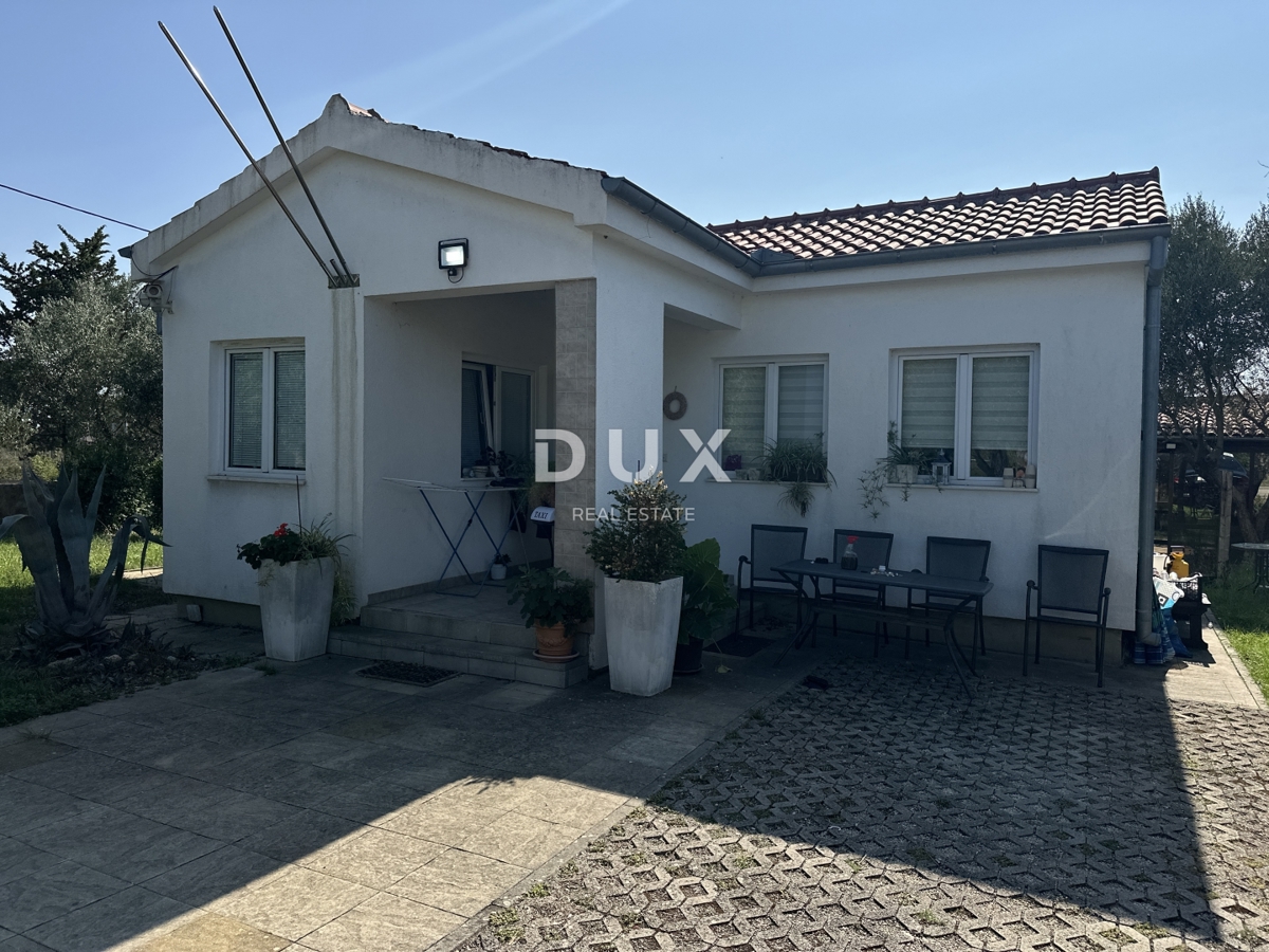 ZADAR, MURVICA – Casa a un piano in posizione privilegiata, terreno di 600 m²