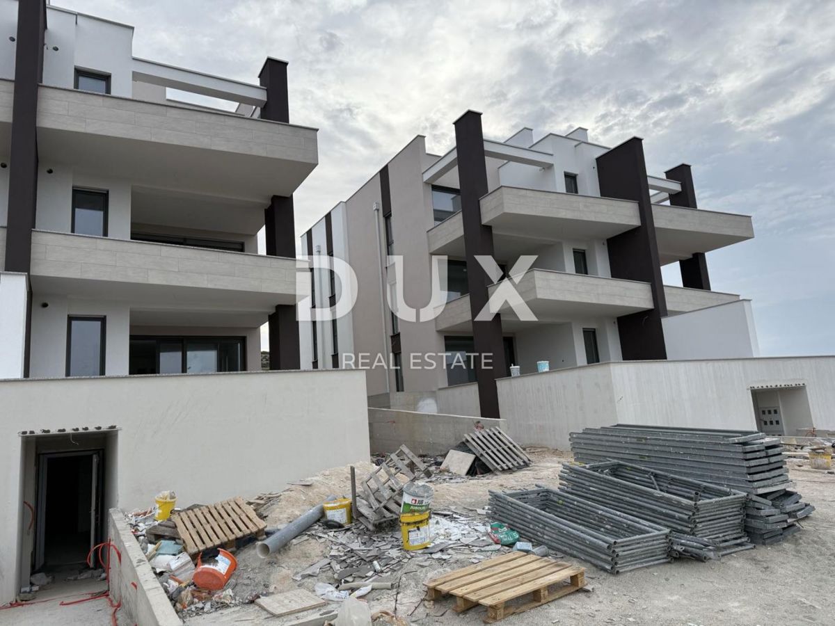 ISOLA DI PAG, ŠIMUNI - attico moderno in un nuovo edificio di alta qualità, vista mare, terrazza sul tetto