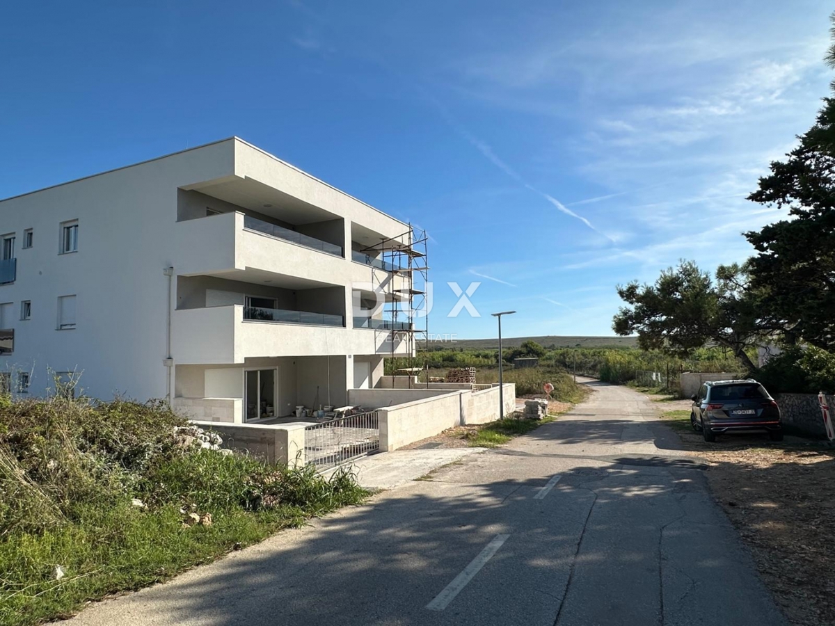 L'ISOLA DI PAG, POVLJANA, appartamento con 2 camere da letto in uno splendido edificio nuovo