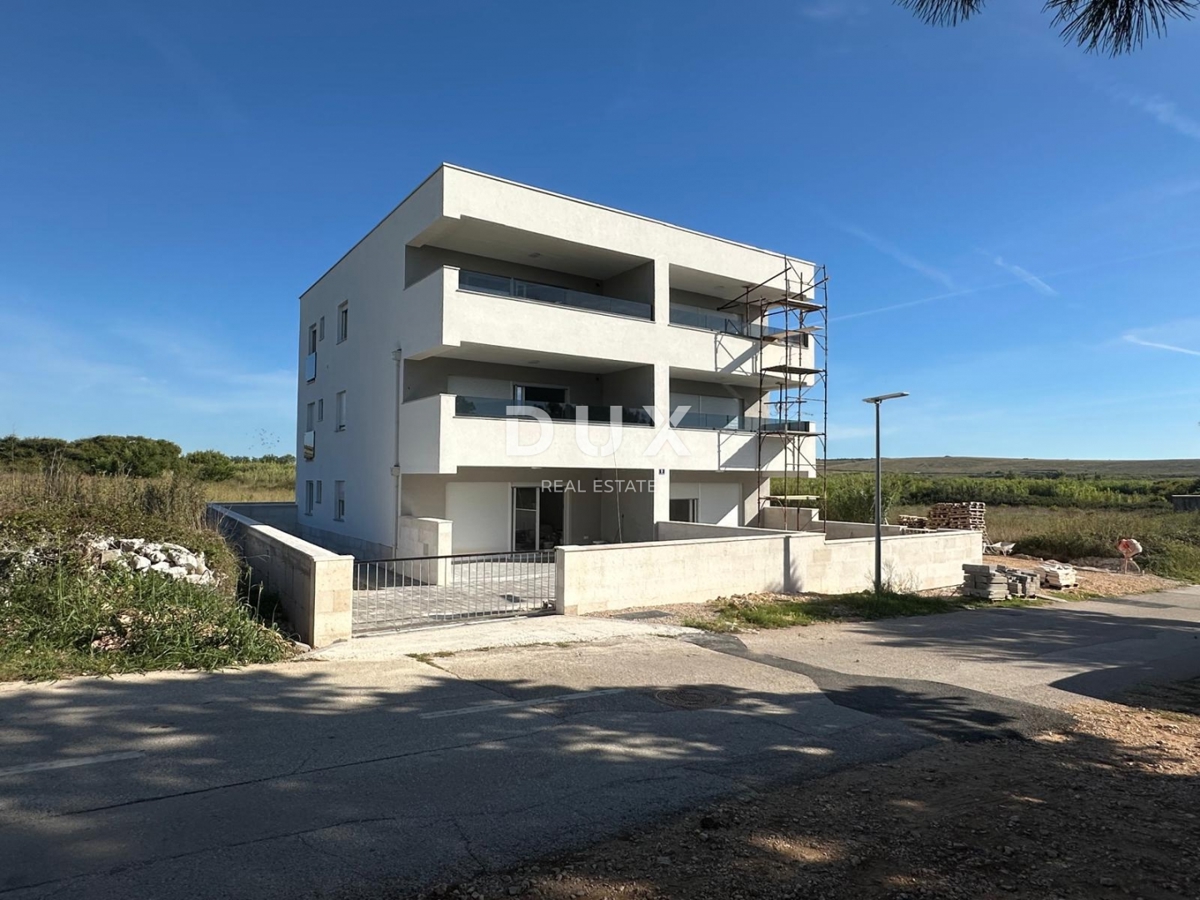 L'ISOLA DI PAG, POVLJANA, appartamento con 2 camere da letto in uno splendido edificio nuovo
