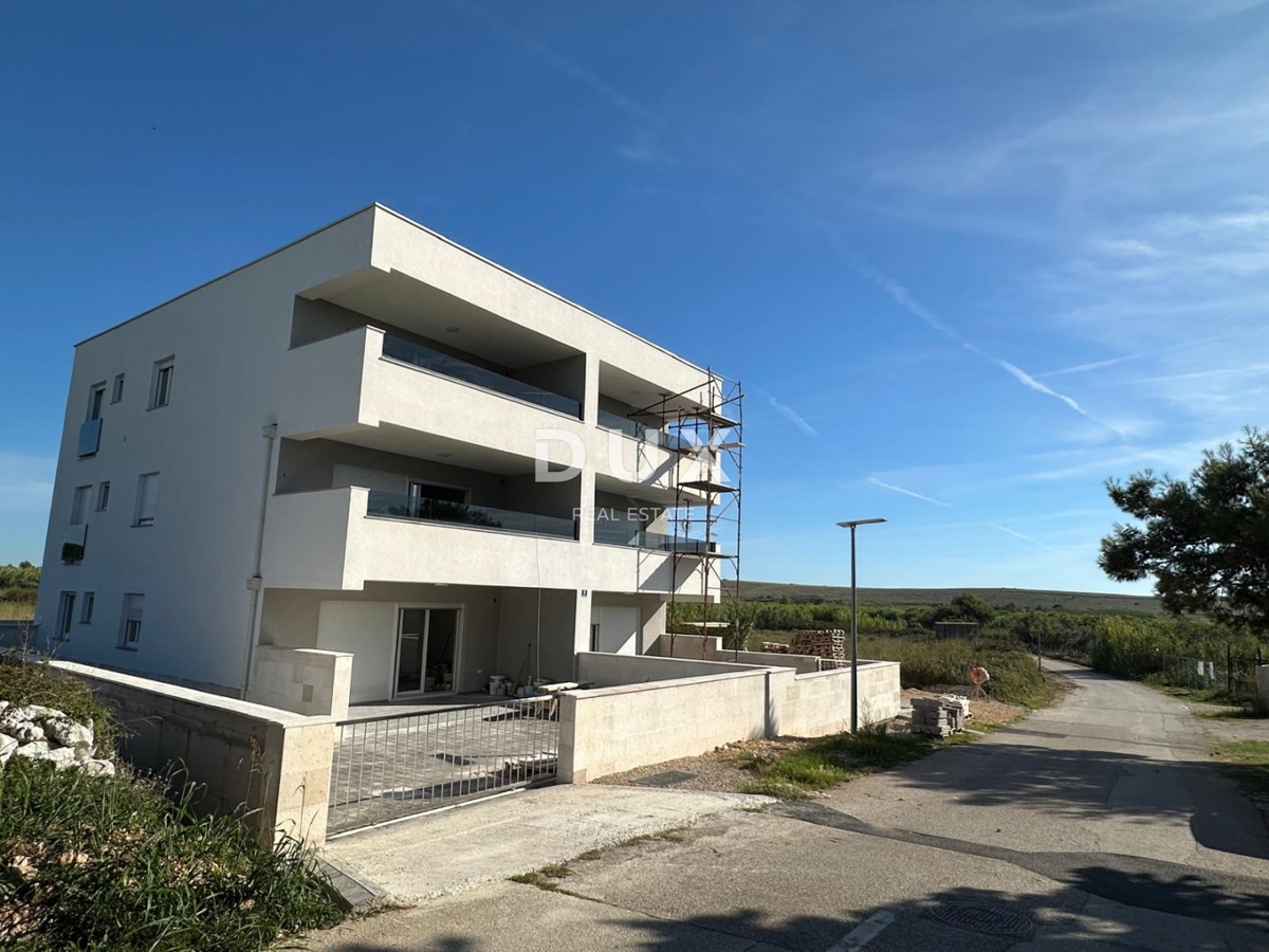 L'ISOLA DI PAG, POVLJANA, appartamento con 2 camere da letto in uno splendido edificio nuovo