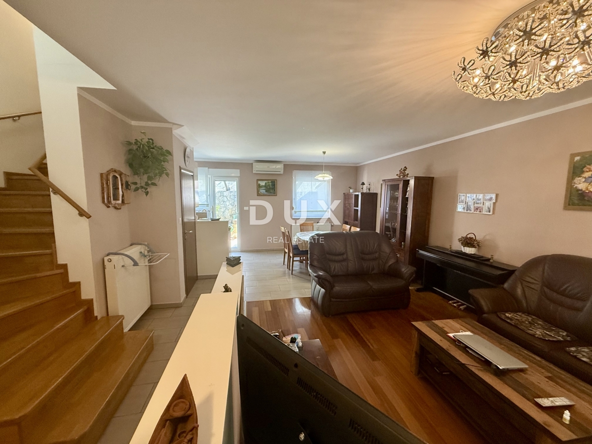 KOSTRENA - 3 camere da letto + soggiorno in un nuovo edificio con giardino e vista mare!