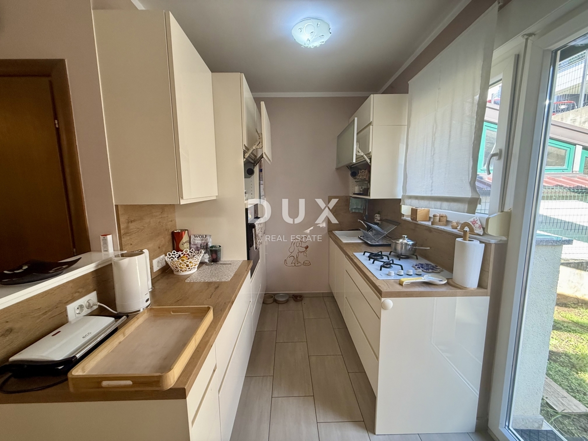 KOSTRENA - 3 camere da letto + soggiorno in un nuovo edificio con giardino e vista mare!