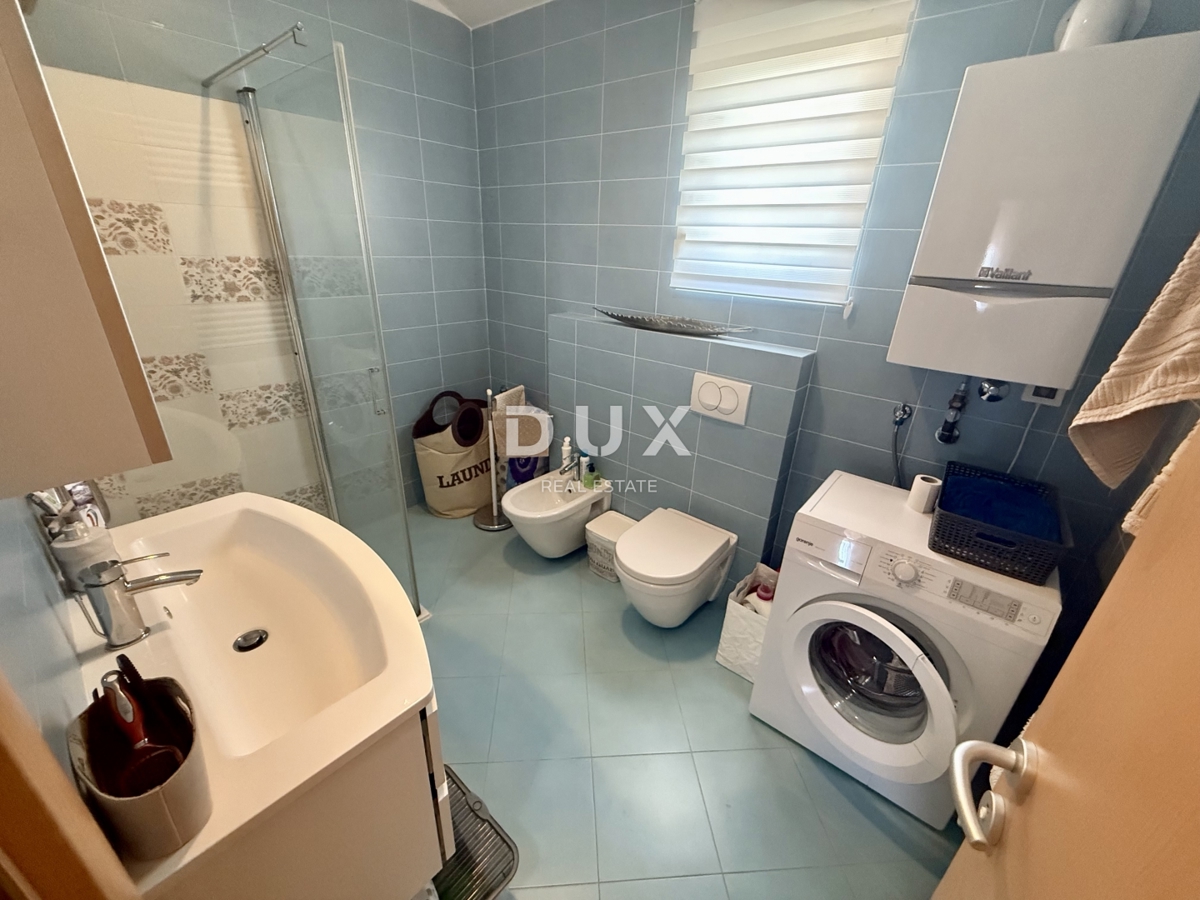 KOSTRENA - 3 camere da letto + soggiorno in un nuovo edificio con giardino e vista mare!