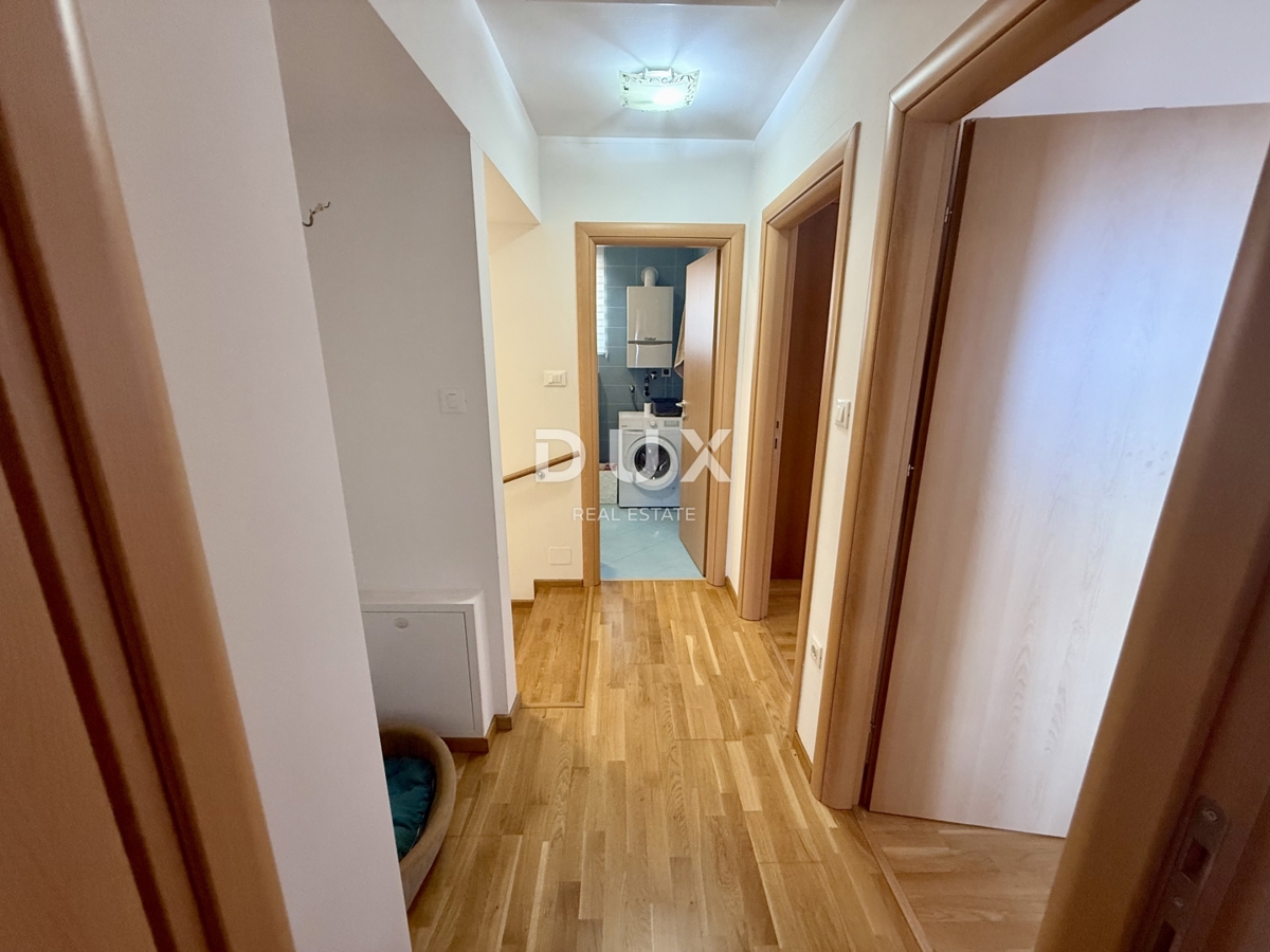 KOSTRENA - 3 camere da letto + soggiorno in un nuovo edificio con giardino e vista mare!