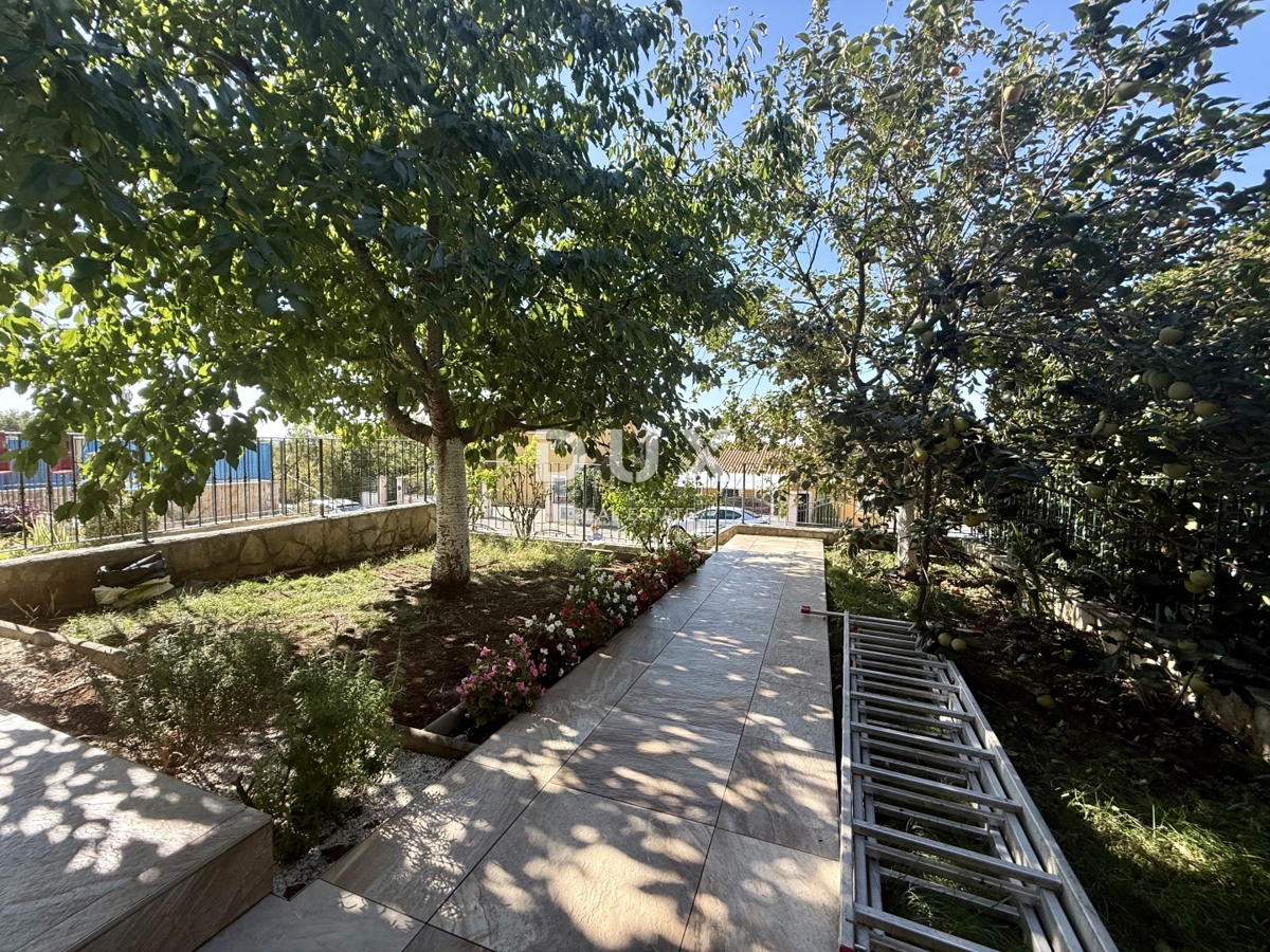 KOSTRENA - 3 camere da letto + soggiorno in un nuovo edificio con giardino e vista mare!