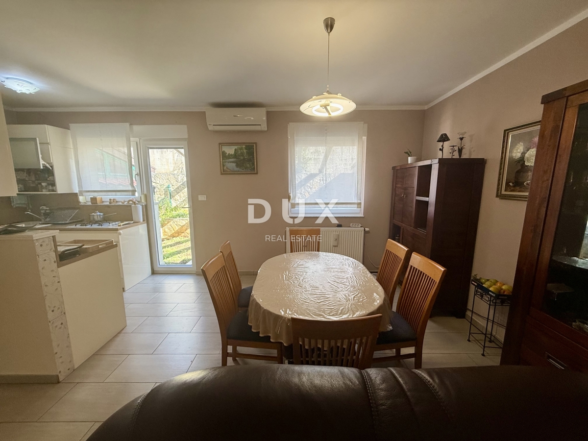 KOSTRENA - 3 camere da letto + soggiorno in un nuovo edificio con giardino e vista mare!