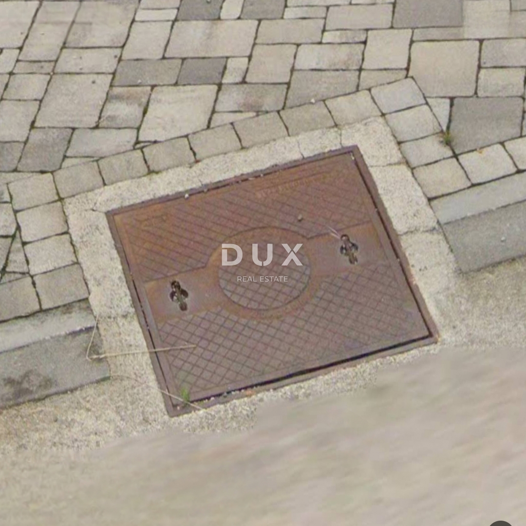 RIJEKA, GROBNIK - terreno edificabile 848m2 per una casa familiare/appartamenti/per affitto o case vacanze con piscina