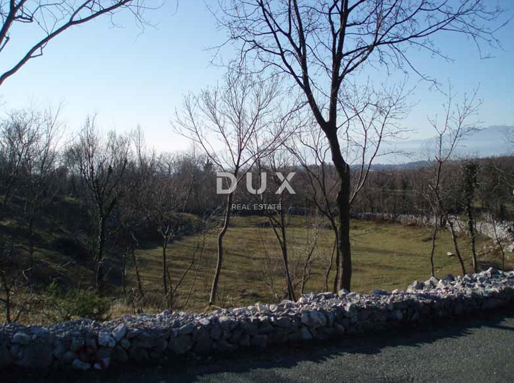 RIJEKA, GROBNIK - terreno edificabile 848m2 per una casa familiare/appartamenti/per affitto o case vacanze con piscina