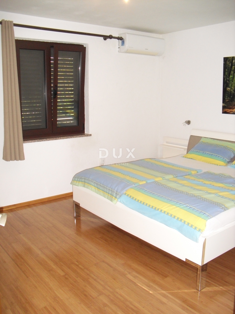 ISOLA DI KRK, PUNAT - Casa indipendente con piscina a 500 m dal mare