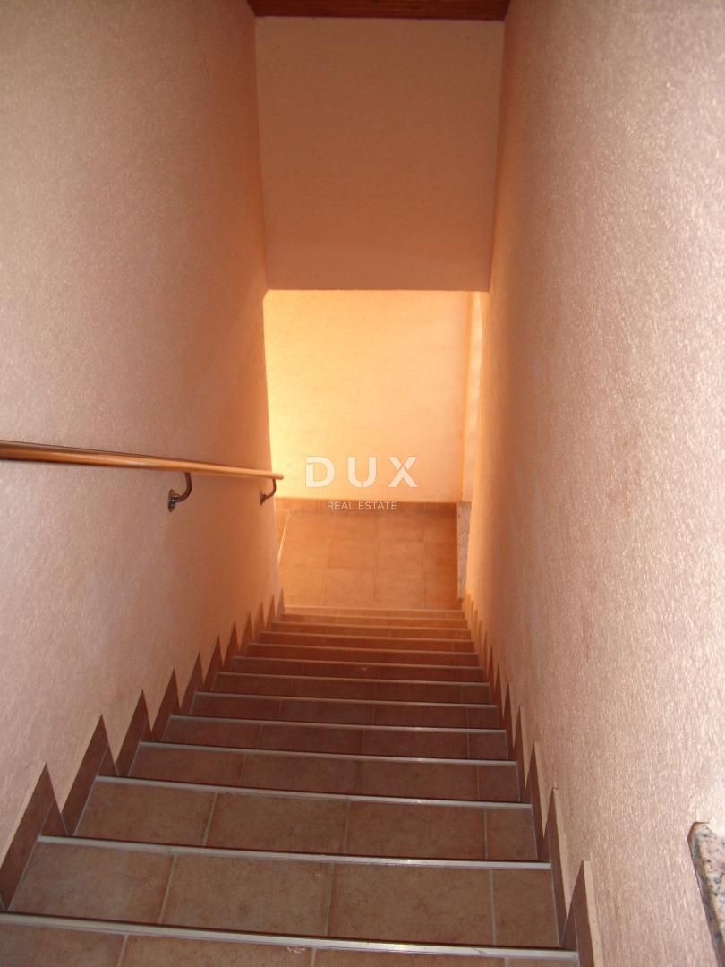 ISOLA DI KRK, PUNAT - Casa indipendente con piscina a 500 m dal mare