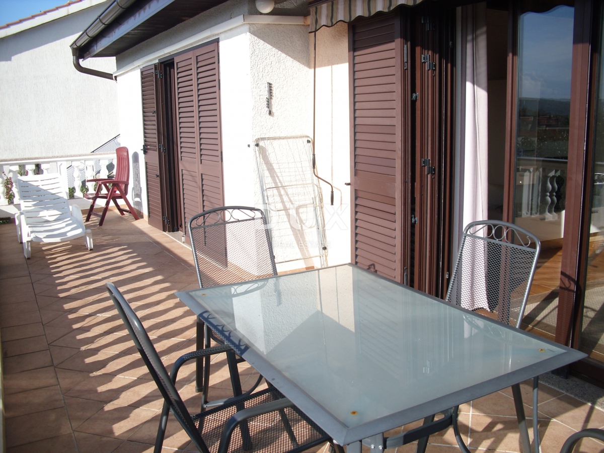 ISOLA DI KRK, PUNAT - Casa indipendente con piscina a 500 m dal mare